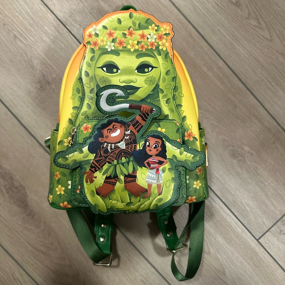 Moana loungefly bag (limited edition)
